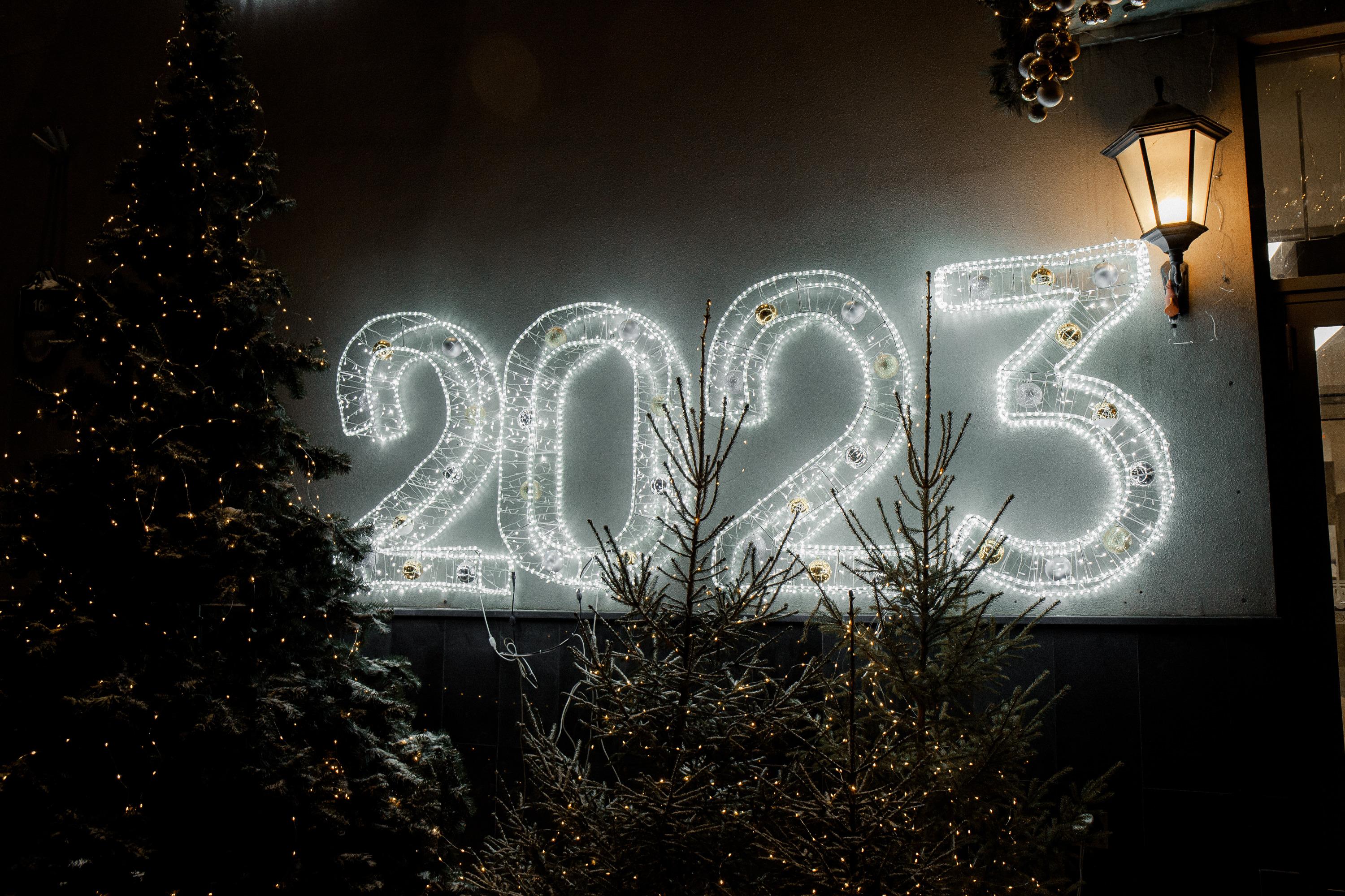 Новогодняя ночь. Новый год 2023. Новогодние улицы 2023 года. Новый год 2023 картинки. 31 декабря ночь