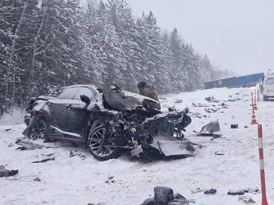 По данным на текущий момент, жертвами стали водитель легкового автомобиля и ребенок. | Источник: Госавтоинспекция Тюменской области
