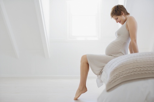 Медлить нельзя ждать: беременность и роды после 35 лет — минусы и плюсы