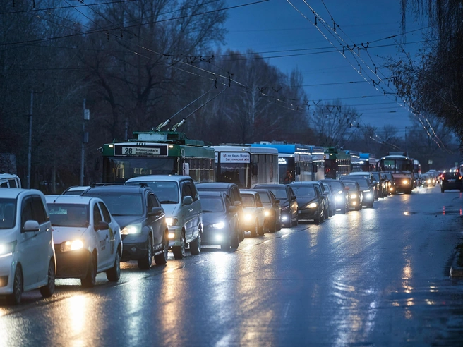 Формирование затора на участке началось с семи часов утра. | Источник: Александр Ощепков / NGS.RU