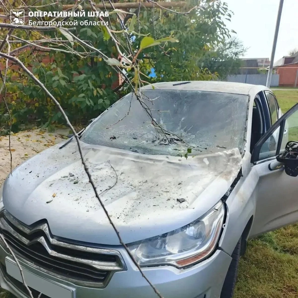 … эта машина попала под удар такого же дрона в селе Головчино… | Источник: Оперштаб Белгородской области / max.ru