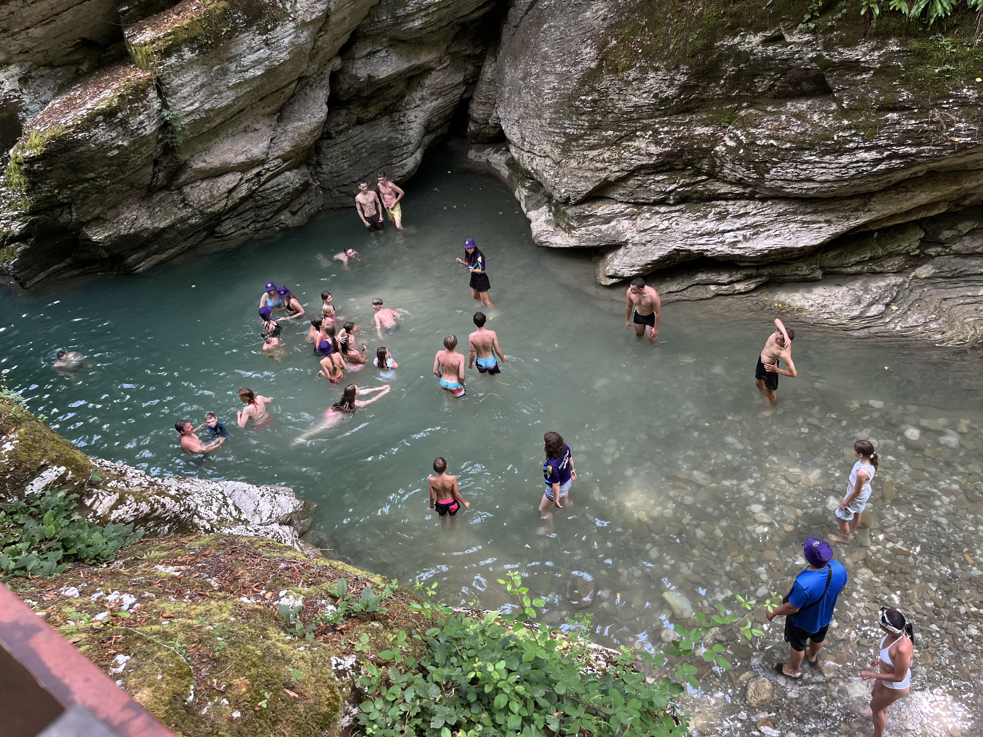 «Вялые ручейки и потные люди». Турист рассказал, почему не хочется возвращаться в Сочи