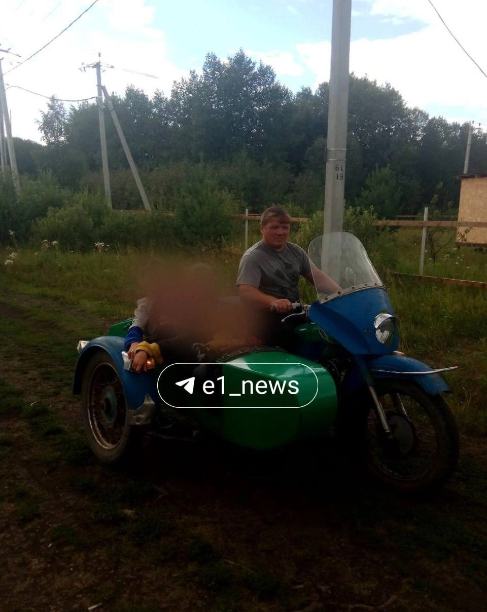 Еще недавно папа выкладывал счастливые фото с детьми  | Источник: читатель E1.RU 