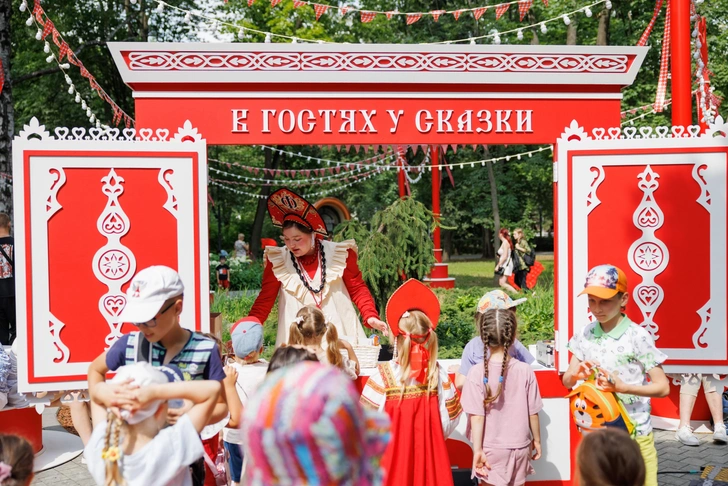 Народные забавы и песни: 80 тысяч москвичей и туристов посетили «Фолково» | parents.ru