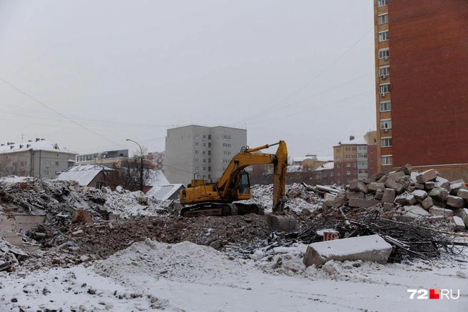 В новом доме, который планируют возвести на месте снесенных корпусов завода АТЭ, будет около 200 квартир | Источник: Ирина Шарова / 72.RU
