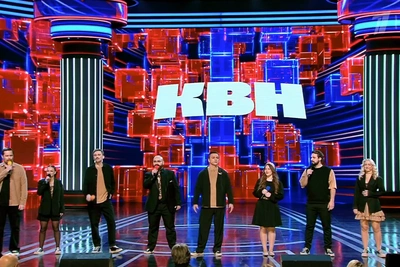 «Мисс Европа — 2026» вышла на сцену во время игры омичей в КВН