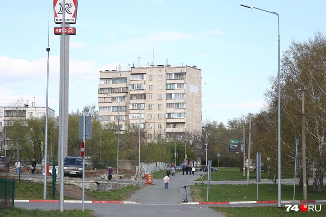 Вдоль проспекта Победы проходимость не меньше, чем возле кинотеатра | Источник: Наталья Лапцевич