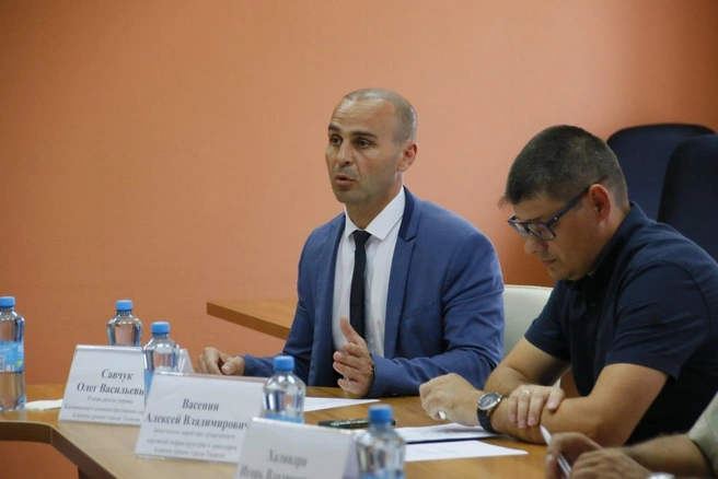 Олег Савчук с 2022 года занимает пост главы КАО. Сначала с приставкой «исполняющий обязанности». Летом 2023 года избавился от нее | Источник: администрация Тюмени