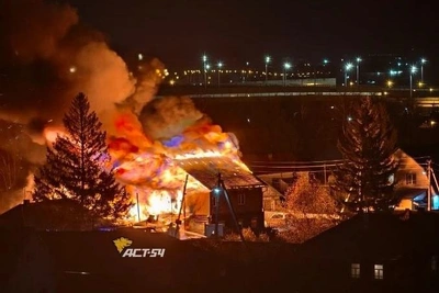 Огонь охватил 250 «квадратов» частного дома в Новосибирске