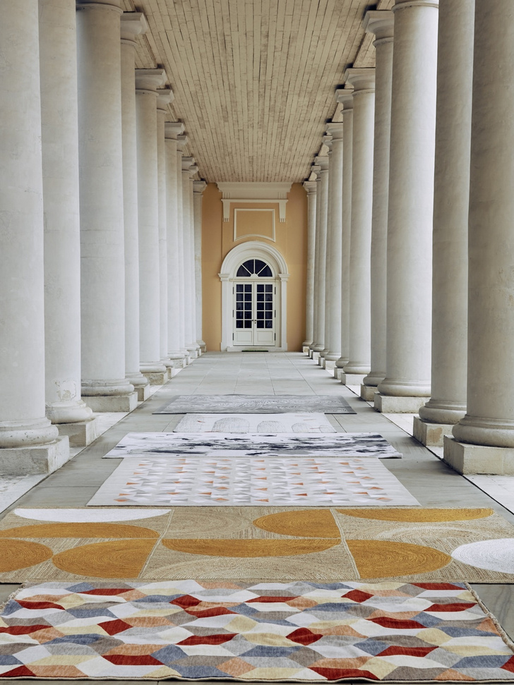 Дизайнерские ковры в классическом интерьере (фото 6)