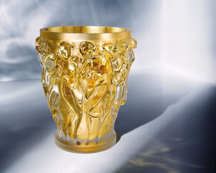 Ваза из лимитированной серии "Вакханки" от Lalique, покрытие 24-каратным золотом