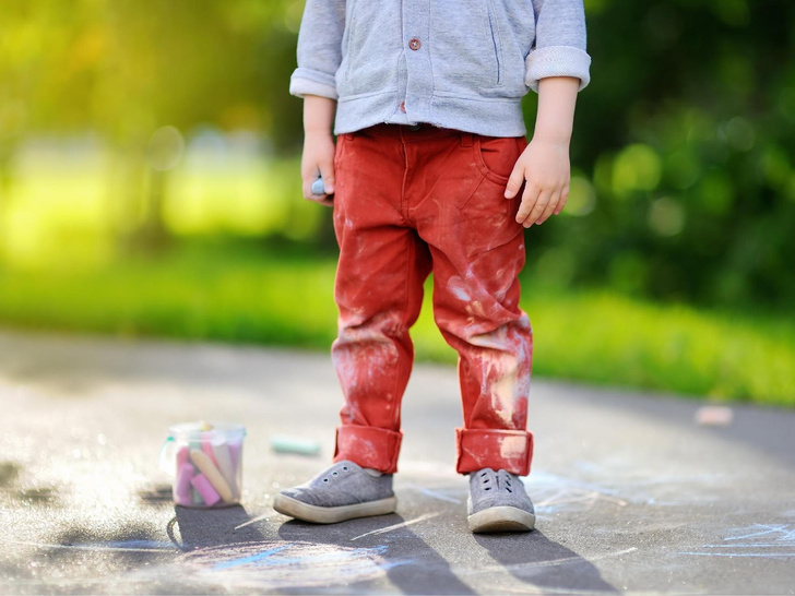Как и чем отстирать пятна на детской одежде: 9 самых безопасных методов