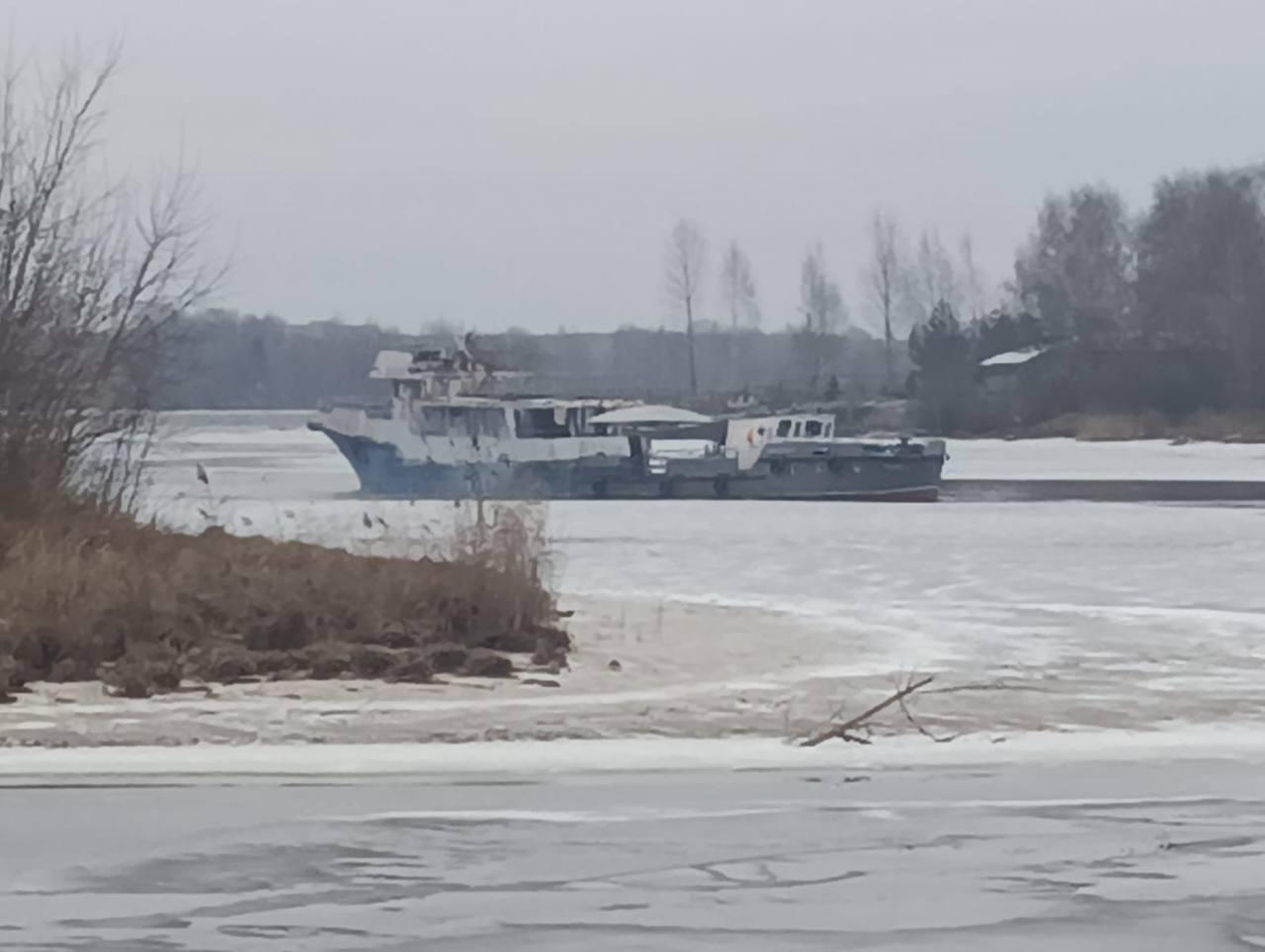 Двое погибли при буксировке судна в Ярославской области. Фото