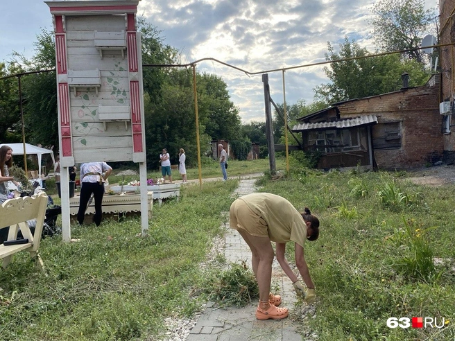 Вам в жизни не хватало работы на огороде? Тогда приходите на Чапаевскую | Источник: 63.RU