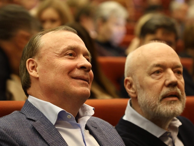 Мэр Екатеринбурга Алексей Орлов (слева) и депутат Госдумы Павел Крашенинников (справа). | Источник: Владислав Лоншаков / E1.RU