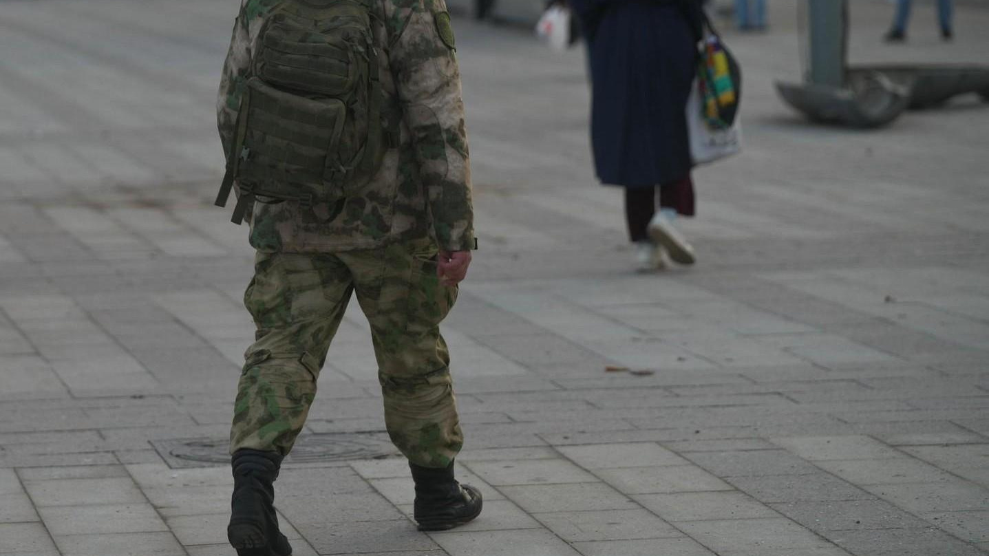 Побег воронежского контрактника от сослуживцев закончился в реанимации. Его нашли под окнами