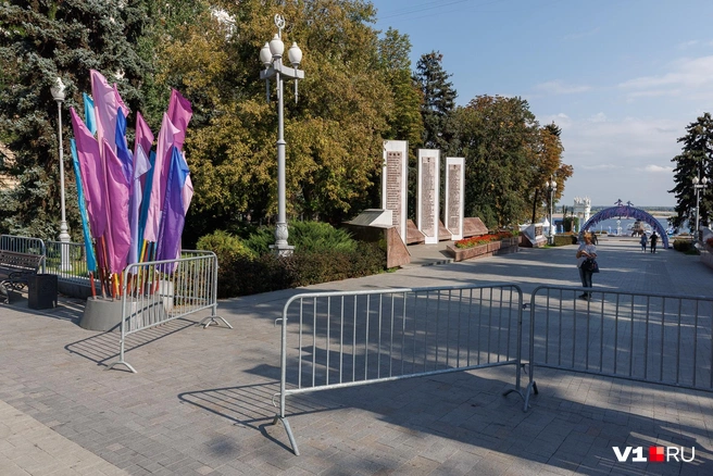 Пройти на Центральную набережную можно будет только сквозь металлоискатели | Источник: Алексей Волхонский / V1.RU