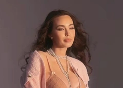 Беременная Костенко позирует в белье от Gucci, Ивлеева показала поплывший живот. Соцсети звезд