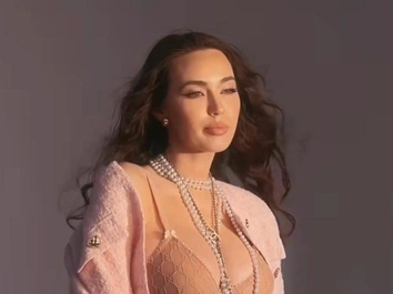 Беременная Костенко позирует в белье от Gucci, Ивлеева показала поплывший живот. Соцсети звезд
