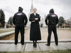 Просидела в шкафу три часа, чтобы поймать шамана на обмане: Летучая разоблачает экстрасенсов в «Новом Ревизорро»