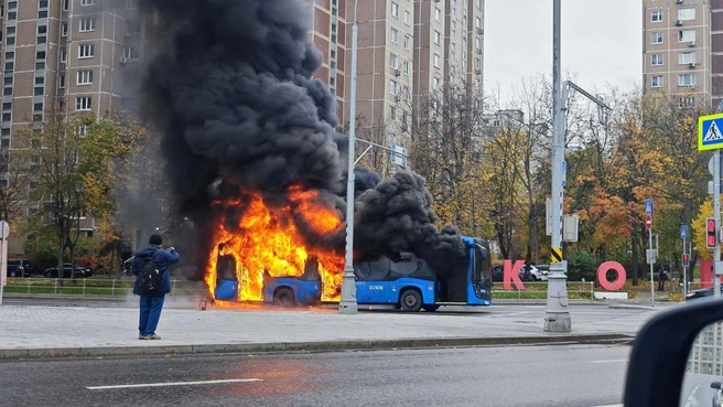 Загорелся рейсовый автобус на западе Москвы | Источник: «Очаково-Матвеевское» / Telegram