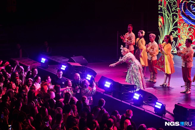 Певица подарила кольцо зрительнице  | Источник: Александр Ощепков / NGS.RU