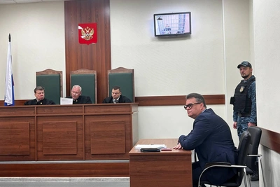 Жизнь экс-замминистра обороны в колонии: плетет сети и ждет справедливости