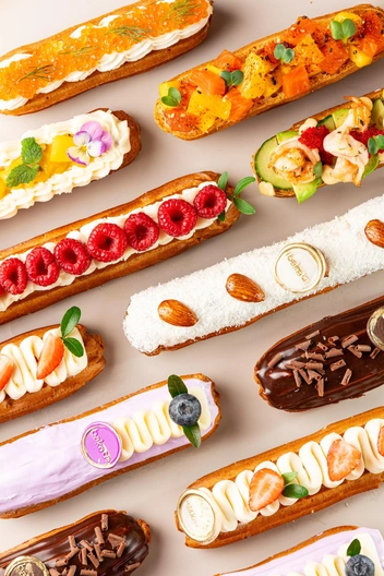 Праздничный набор эклеров&nbsp;— в подарок | Источник: Кофейня Bake up