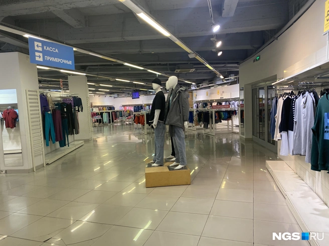 В магазине сети на площади Маркса | Источник: Стас Соколов / NGS.RU