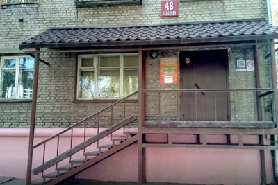 Потолок рухнул в библиотеке Первомайского района