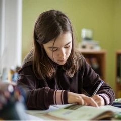 Шестиклассница из Реутова выпрыгнула из окна школы — все из-за любви
