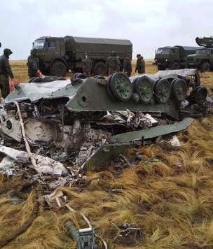 Две боевые машины ВДВ разбились при десантировании. Фото и видео ЧП попали в Сеть