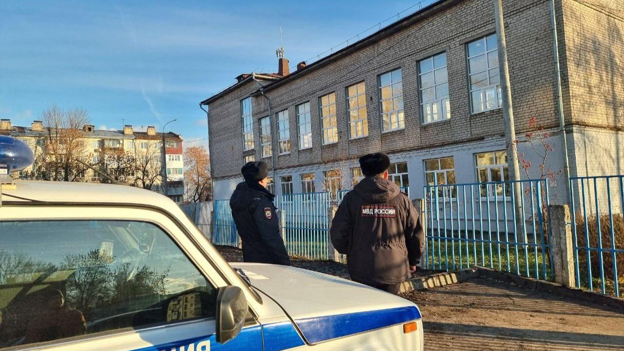 В Самаре эвакуировали школы, заводы, больницы, закрыли станцию метро. Что происходит?