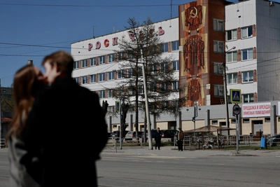 В Челябинске открыли советскую мозаику после многолетнего сокрытия