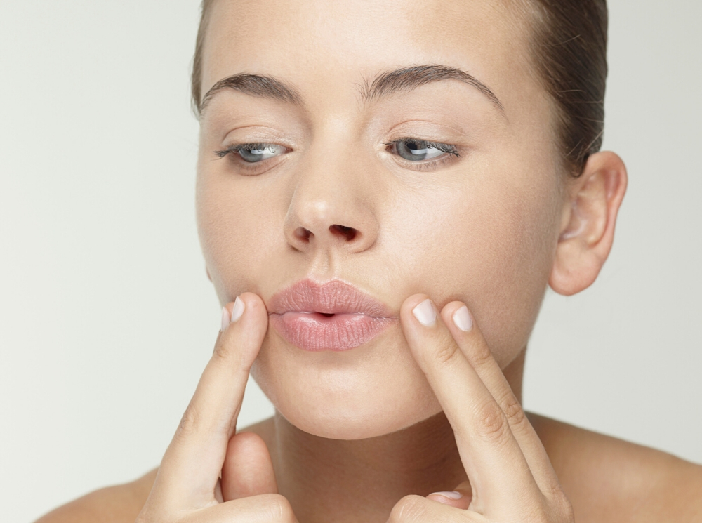 Пятиминутная йога: 5 самых быстрых и эффективных упражнений | marieclaire.ru