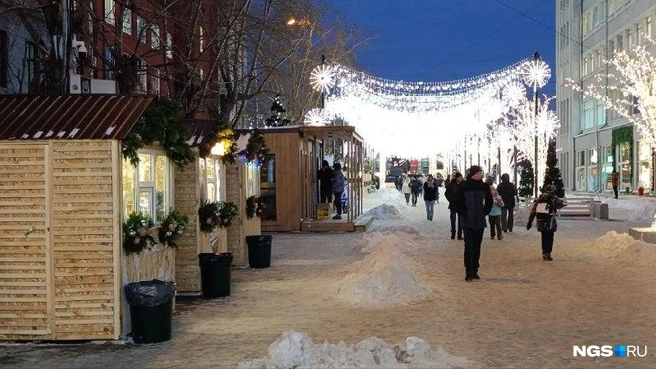Киоски на новогодней улице Ленина | Источник: Стас Соколов/NGS.RU 