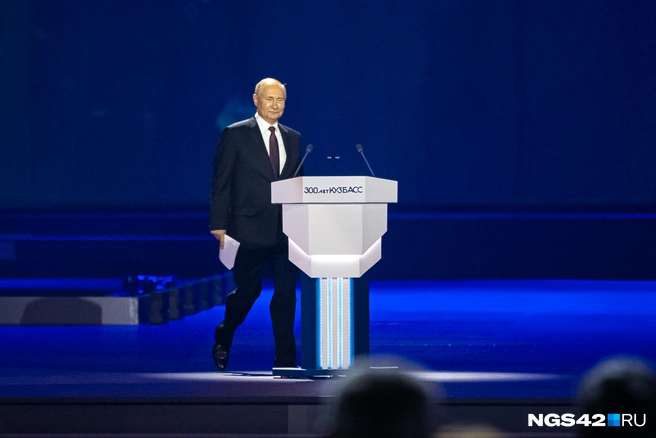В начале свою речь сказал президент Владимир Путин | Источник: Максим Серков / NGS42.RU