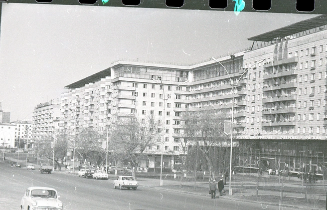 Под самой крышей «Шанхая»&nbsp;— мастерские художников. А на крыше архитекторы хотели сделать прогулочную зону. Для защиты от палящего солнца тут до сих пор стоят навесы-перголы | Источник: фотофонд Самарского областного государственного архива социально-политической истории