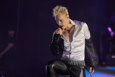 SHAMAN ответит хейтерам и сыграет на балалайке в Новосибирске