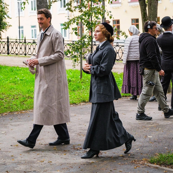 Иван Колесников играет Михаила Романова, а Екатерина Гусева — его жену | Источник: Тимофей Калмаков / 59.RU