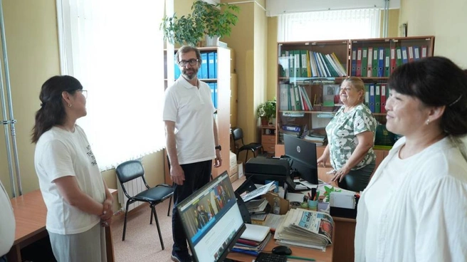 В ходе рабочей поездки парламентарии провели встречу, посвященную социально-экономическому развитию Нукутского муниципального округа | Источник: пресс-служба Законодательного Собрания Иркутской области