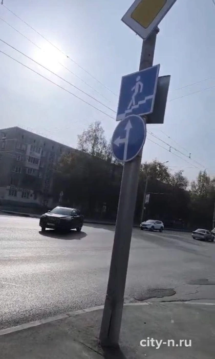 Речь идет о въезде во дворы рядом с домом № 97 | Источник: www.city-n.ru