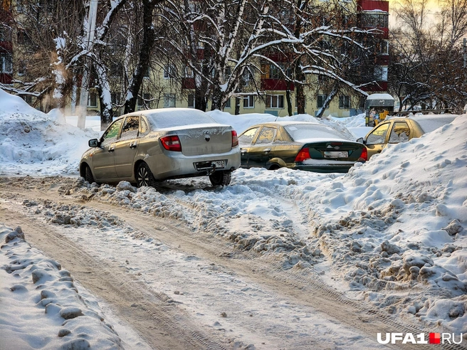 Еще один вариант отчаянного паркинга | Источник: Булат Салихов / UFA1.RU