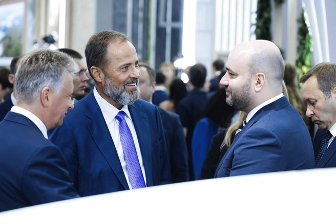 Губернатор Вячеслав Федорищев возглавил самарскую делегацию | Источник: Иван Макеев