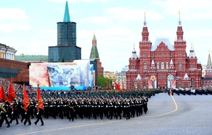 Голоса Победы: кто рассказывает, что происходит на Красной площади