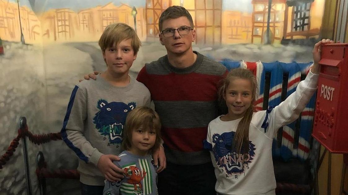 Не опять, а снова: Аршавин просит изменить алименты на детей от Барановской