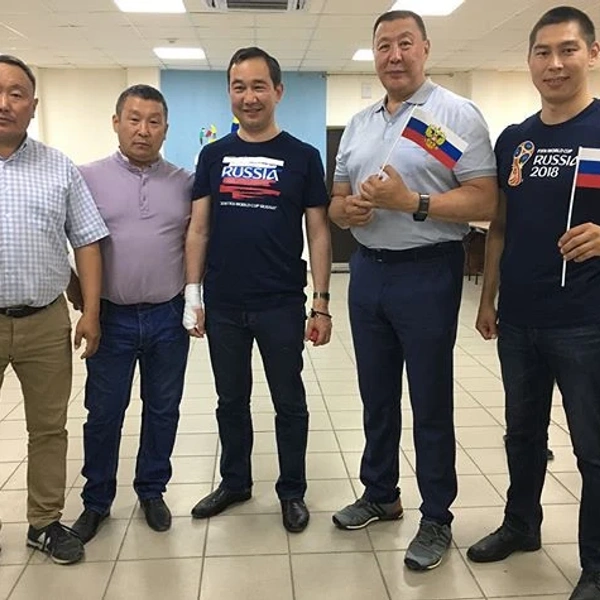 Владимир Булкин был лично знаком и с главой Якутии Айсеном Николаевым еще в те времена, когда Ил Дархан был всеми любимым мэром города  | Источник: Владимир Булкин / vk.com