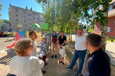 В Череповце на проспекте Победы устанавливают спортивно-игровую площадку