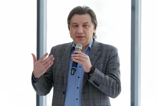 Вадим Самородов рассказал, что «Синара-Долголетие» представила на симпозиуме яркий кейс помощи пожилым людям | Источник: «Синара Долголетие»