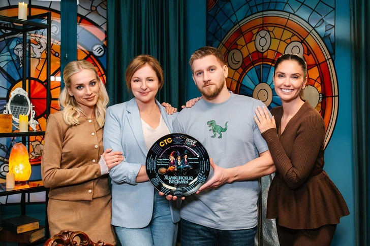 Валерия Астапова, Анна Банщикова, Михаил Кремер, Агата Муцениеце | www.starhit.ru